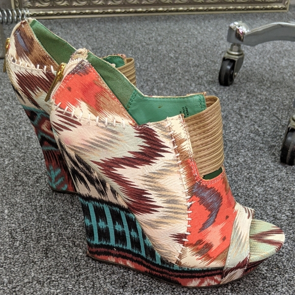 Tribal print wedges - Picture 4 of 4